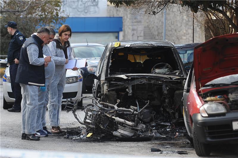 U Splitu gorjela tri vozila i motocikl