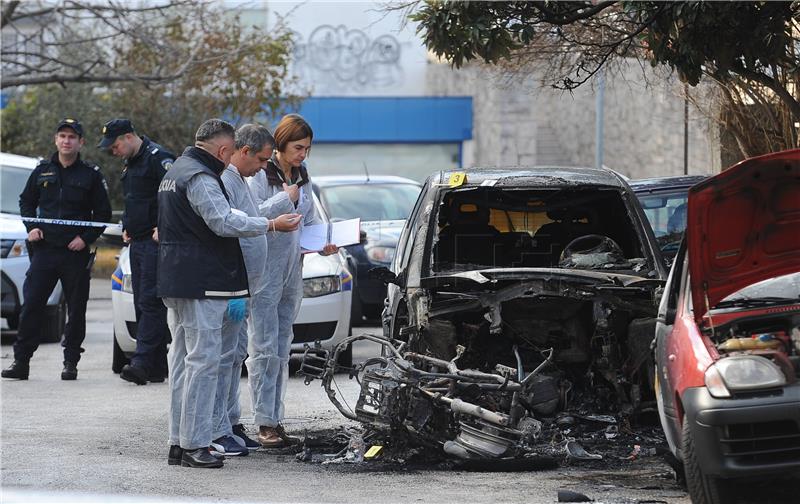 U Splitu gorjela tri vozila i motocikl