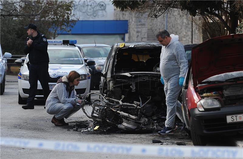 U Splitu gorjela tri vozila i motocikl