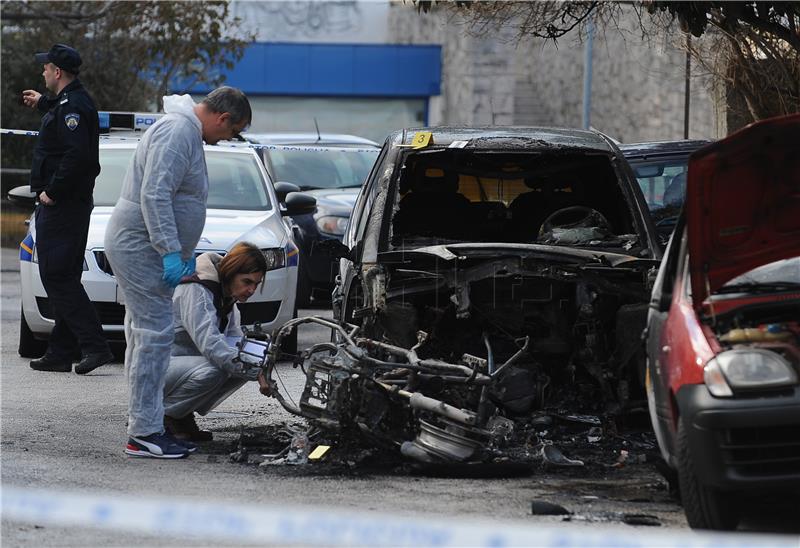 U Splitu gorjela tri vozila i motocikl