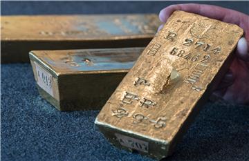 Bundesbank shows German gold