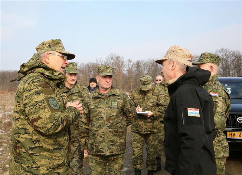 Ministar Krstičević i načelnik GS OSRH Šundov posjetili vojni poligon "Gašinci"