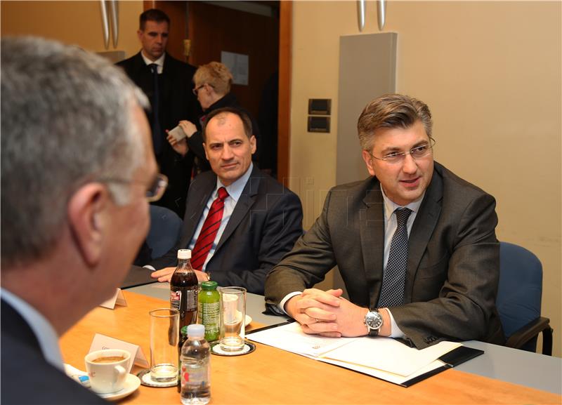 Plenković razgovarao za županima Paukom i Ževrnjom o Referentom centru za gospodarenje otpadom Lećevica