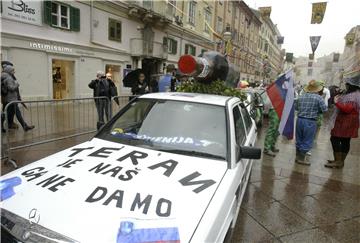 Maškarani auto reli Pariz-Bakar