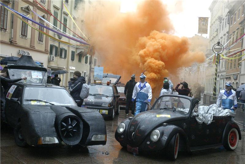 Maškarani auto reli Pariz-Bakar