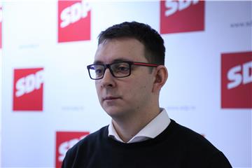 Tiskovna konferencija SDP-a o napadu na LGBT osobe u noćnom klubu