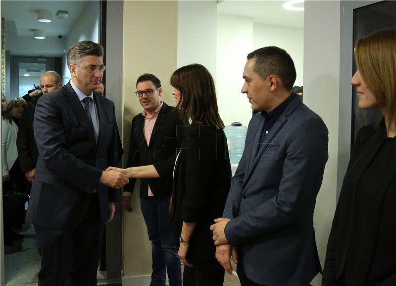 Premijer Plenković posjetio radijske postaje