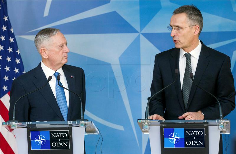 Američki ministar obrane Mattis kaže da NATO ostaje čvrsti temelj 