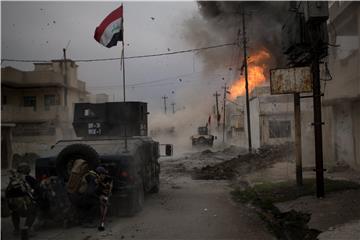 Irački zrakoplovi bacaju letke na zapadni Mosul najavljujući ofenzivu