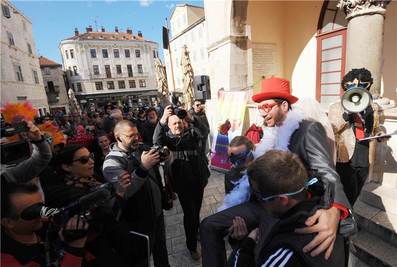 Splitski karneval, vjenčali se Ivan Pernar i Ava Karabatić