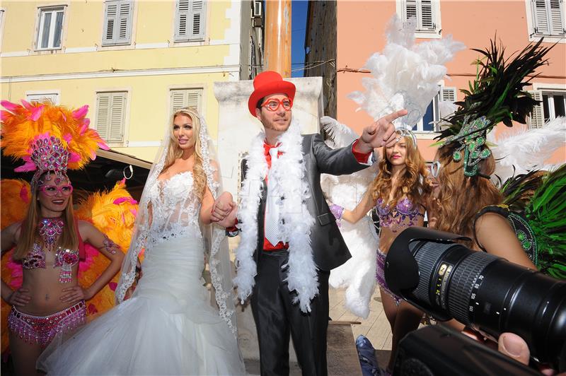 Splitski karneval, vjenčali se Ivan Pernar i Ava Karabatić