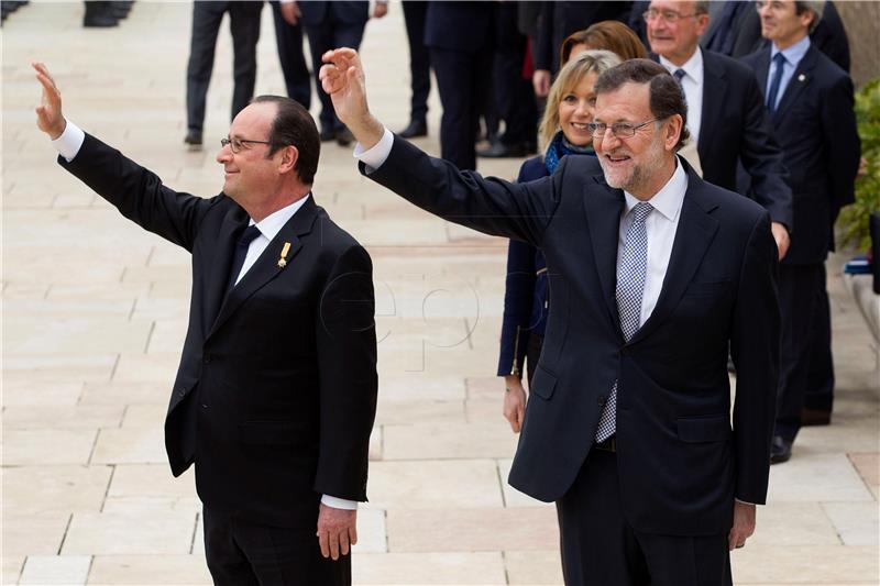 Hollande pozvao Merkel, Rajoya i Gentilonija na summit u Versaillesu