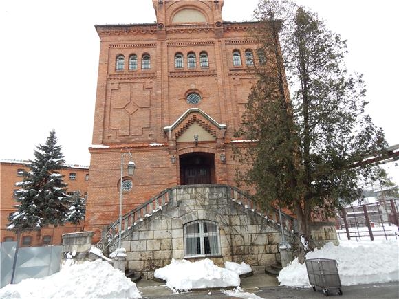 Zatvorenik u Lepoglavi pokušao ubiti zatvorenika improviziranim nožem od žlice i metle  