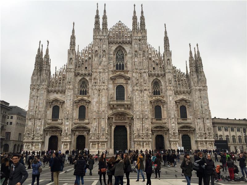 Milano se smije, Rim tuguje