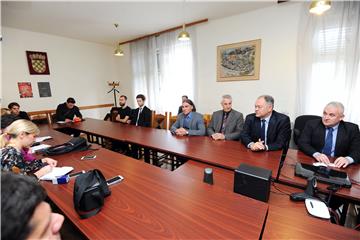 Rektor Anđelinović potpisao ugovor sa studentima o dodjeli sredstava