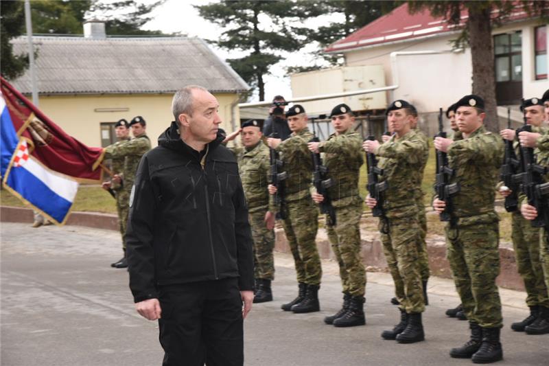 Ministar Krstičević u Gospiću posjetio gardijsku mehaniziranu brigadu