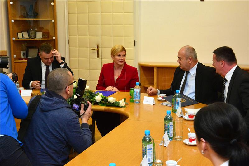 Predsjednica Graba-Kitarović u Slavonskom Brodu