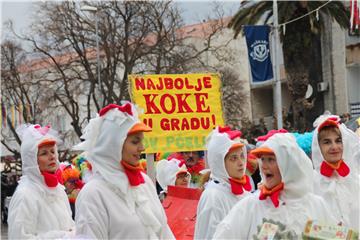 Makarska: Kostimirani građani prošetali rivom