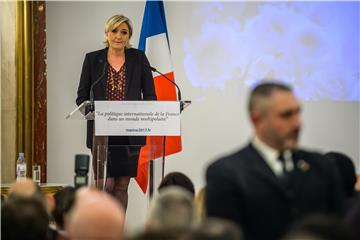 Marine Le Pen optužuje medije da vode kampanju u korist Macrona