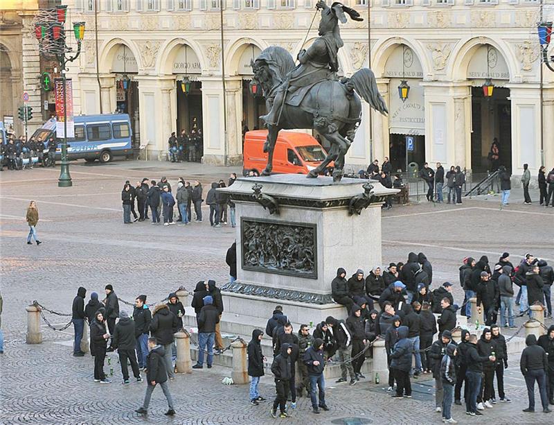 Dinamu 40.000 eura kazne zbog divljanja navijača u Torinu 