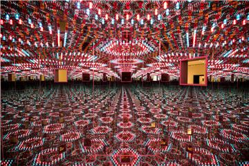 USA ARTS INFINITY MIRRORS KUSAMA