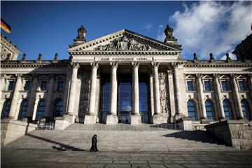 (FILE) GERMANY PARLIAMENT INTERNET