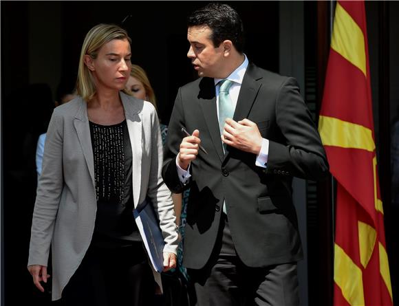 Mogherini stiže u Skoplje, a Hahn poziva Ivanova da poštuje rezultate izbora