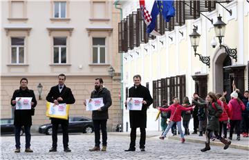 Inicijativa ProlIfe.hr održala tiskovnu konferenciju ispred Ustavnog suda povodom presude o Zakonu o pobačaju