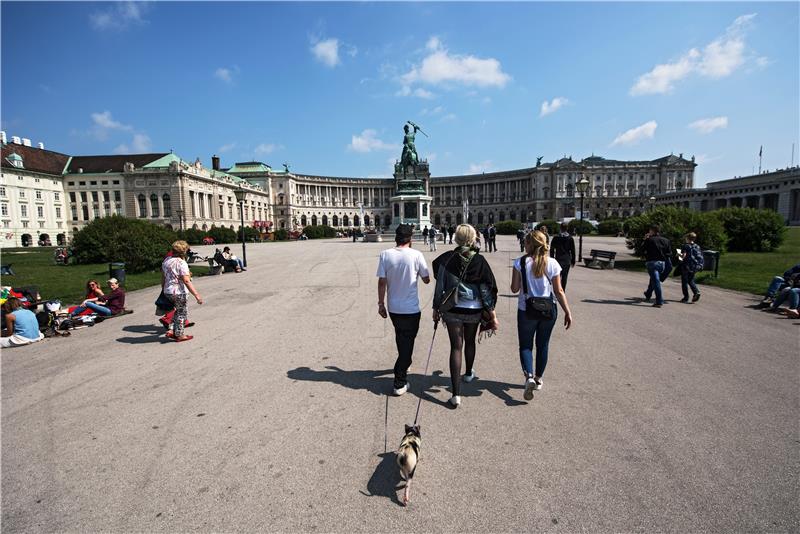 Izložba o modi kroz stoljeća u zimskoj palači muzeja Belvedere u Beču