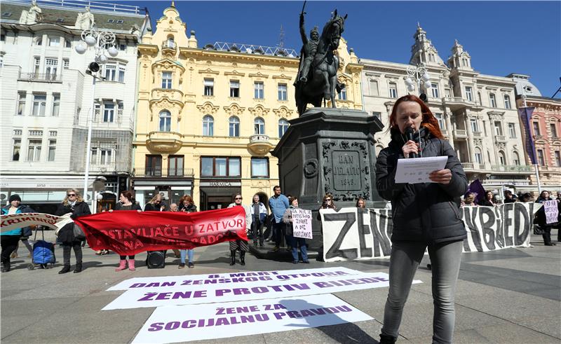 Prosvjed na Trgu povodom Međunarodnog dana žena "Žene protiv bijede"