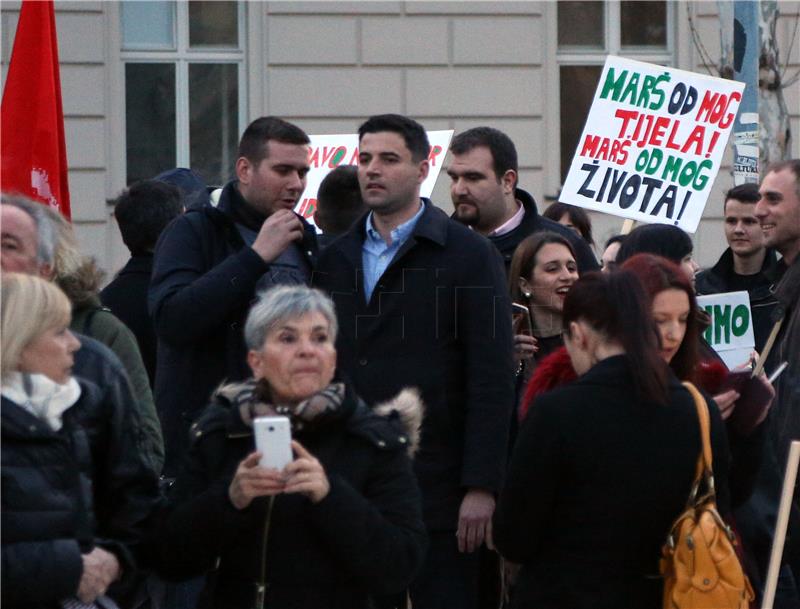 Noćni marš feminističkog kolektiva fAKTIV