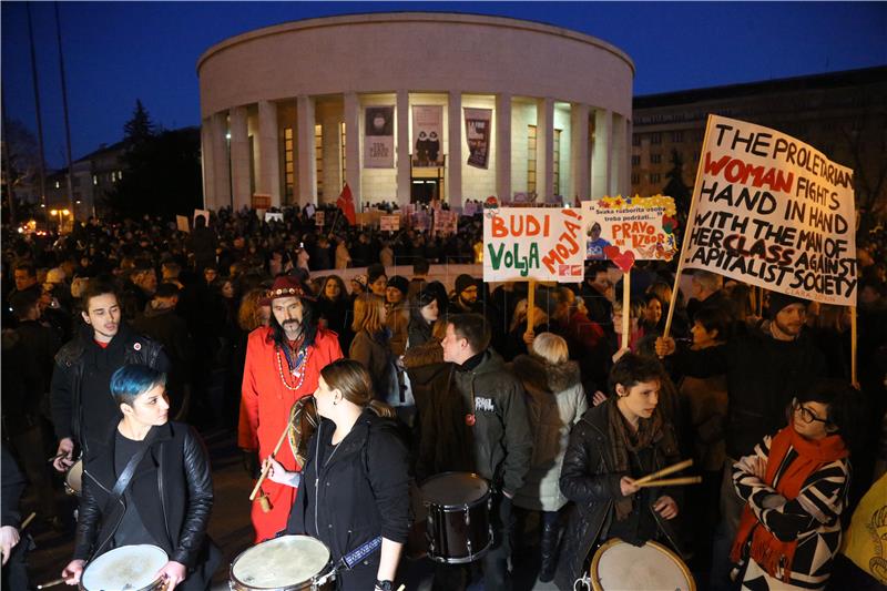 Noćni marš feminističkog kolektiva fAKTIV