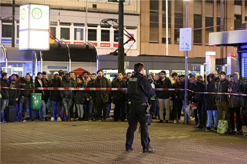 U napadu sjekirom na kolodvoru u Njemačkoj najmanje 5 ozlijeđenih