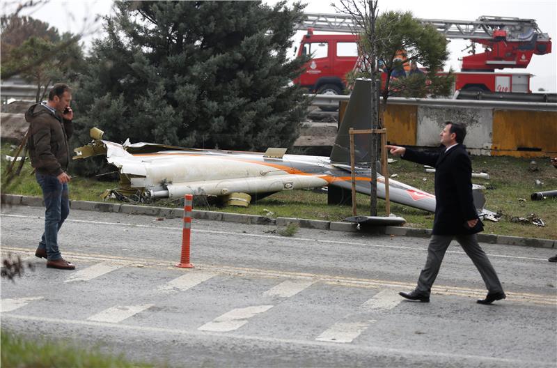 Helikopter s visokim poslovnim ljudima srušio se nad Istanbulom