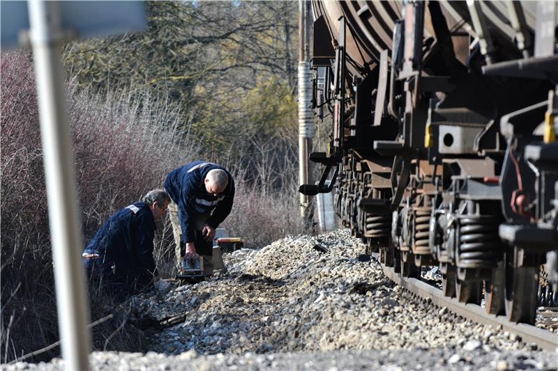 Kod Zvečaja iskočili vagoni teretnog vlaka, željeznički promet u potpunom prekidu