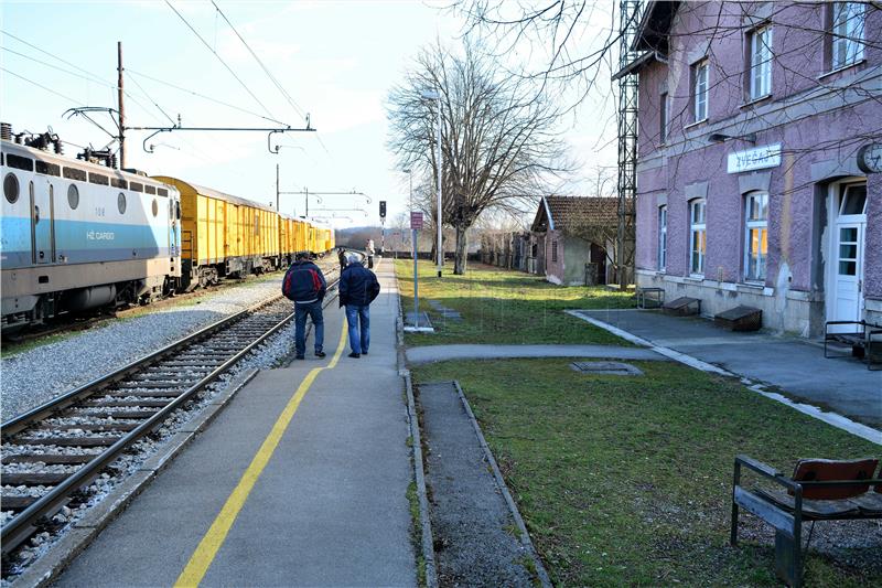 Vagoni uklonjeni s pruge kod Zvečaja, promet uspostavljen