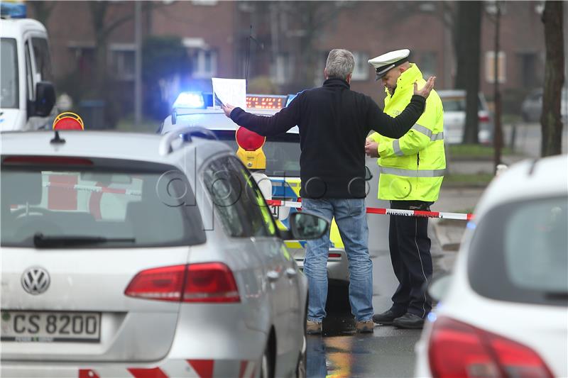 Njemačka: Pijana sletjela autom s nadvožnjaka pa vozila po tračnicama