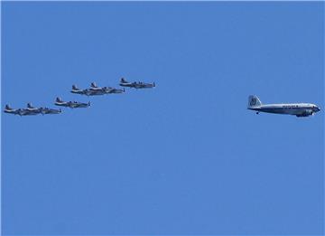 Krila Oluje ispratila nad Zadrom DC-3 Breitling 