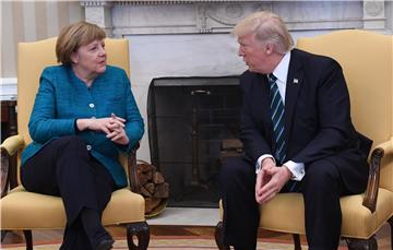 Trump nije odbio stisnuti ruku Angeli Merkel - glasnogovornik