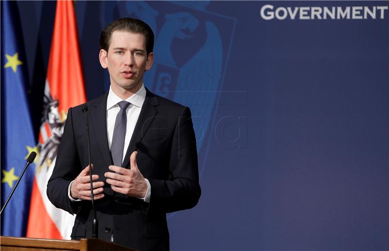 Kurz želi smanjiti socijalne naknade za migrante