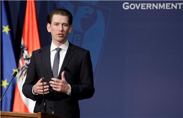 Kurz želi smanjiti socijalne naknade za migrante