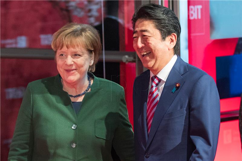 Merkel i Abe izrazili predanost slobodnoj trgovini 