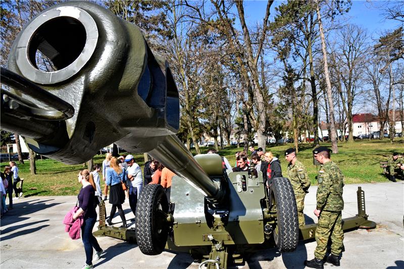 Dani otvorenih vrata u vojarni 5. Gardijske brigade