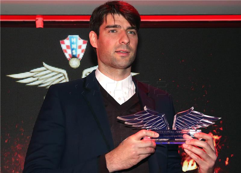 Vedran Ćorluka dobio nagradu 'Vatrena krila'