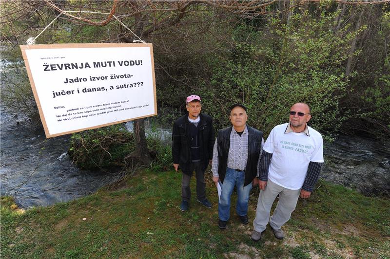 Tiskovna konferencija građanskih udruga "Zvona Kaštela"