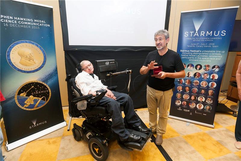 Stephen Hawking na hologramu u Hong Kongu