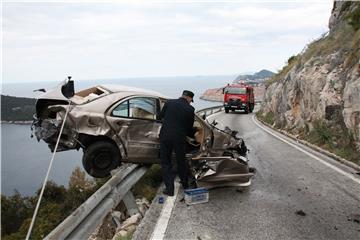 Dubrovnik: 89-godišnja vozačica sletjela niz liticu i preživjela