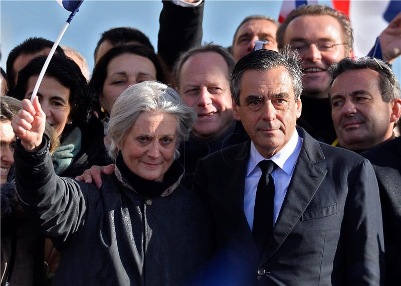 (FILE) FRANCE ELECTIONS FILLON WIFE CHARGED