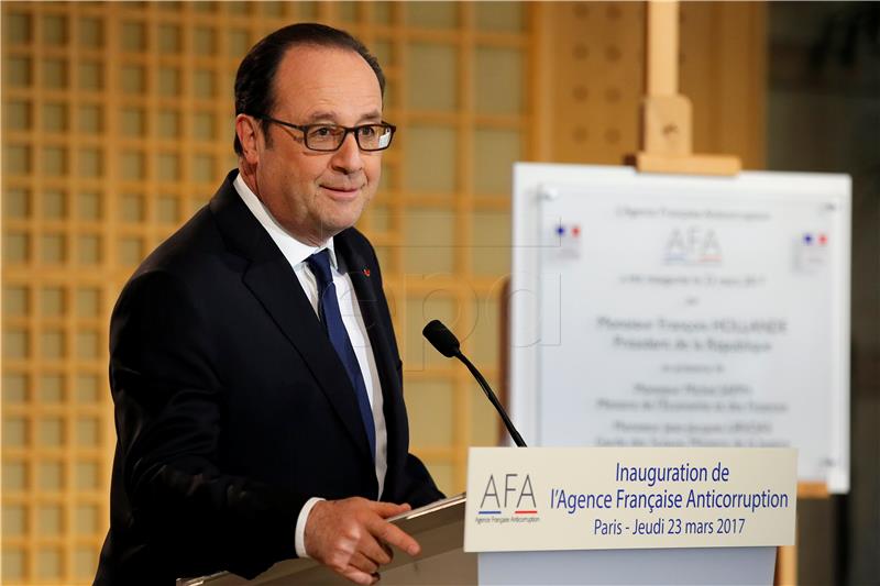 Hollande: Razgovori o budućnosti odnosa EU-Britanija moraju pričekati