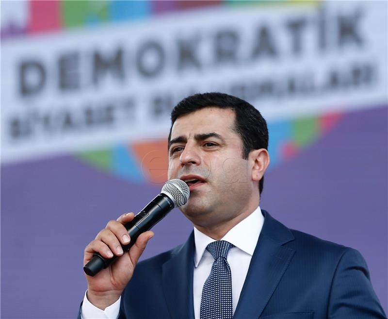 Turska: Kurdski vođa Demirtas počinje u zatvoru štrajk glađu